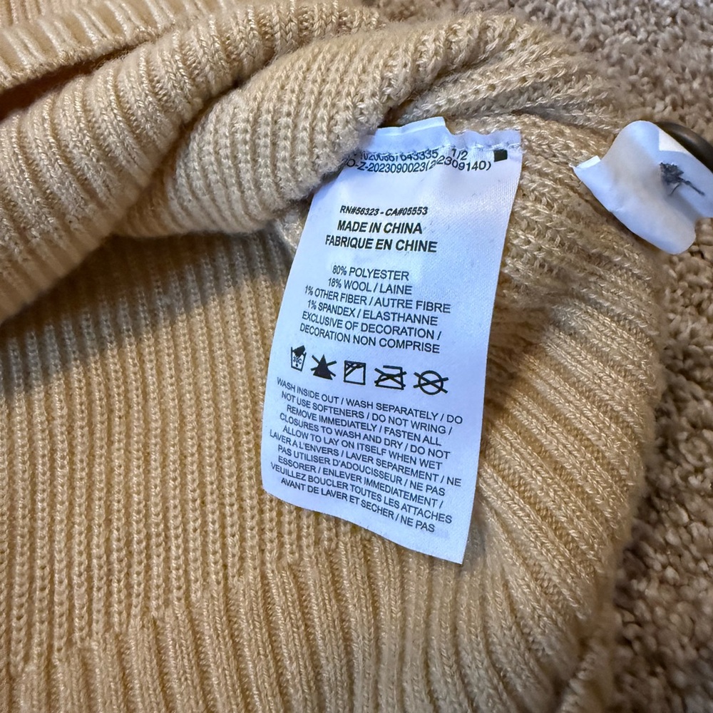 Nike Men’s Ribbed Button-Front Henley Sweater - Picture 4 of 5